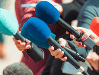 Reporters interviewing outdoors (Source: Getty)