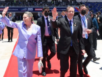 President Isaac Herzog with newly elected Costa Rican President Laura Fernández Delgado (Amos Ben-Gershom / GPO)
